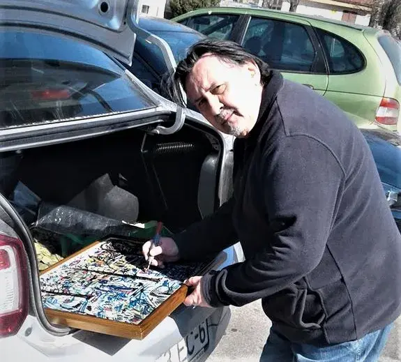 Я в свое время отказался от Лениного предложения участвовать в интервью, а он с удовольствием принял участие в моем художественном проекте «Не забывайте своих старых