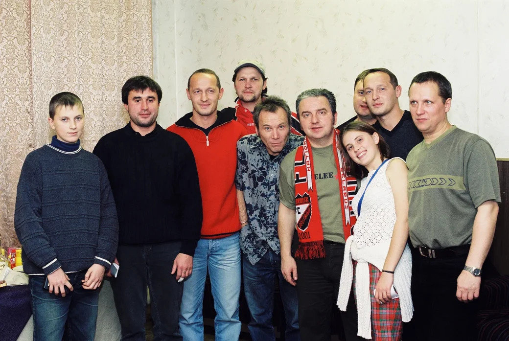 3.11.2001, «Чайф» и «Белшина» в Бобруйске. Слева направо: Федя Хрипач (сын), Андрей Хрипач, Эдуард