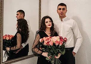 «Что зацепило в ней – не знаю. Просто екнуло в груди, и понял – моя». Свадебная пара недели