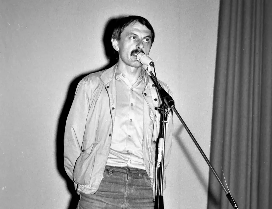 У микрофона Александр Гайдук, 1990-е годы