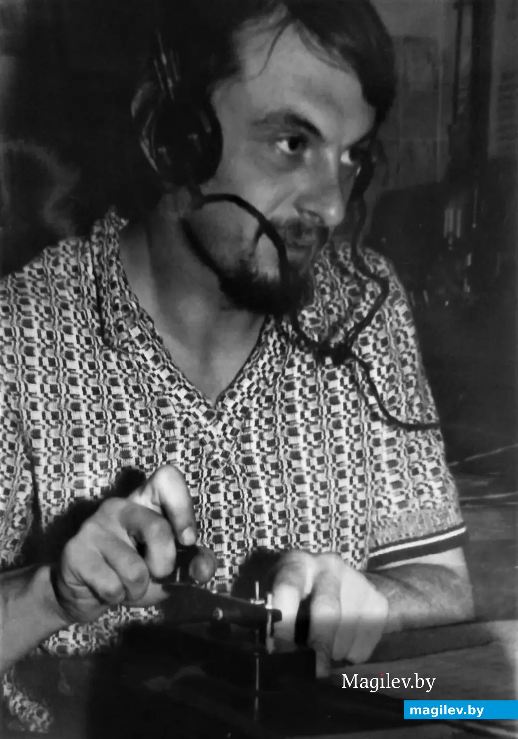 1980-е годы, Могилев. Радиожурналист Александр Гайдук за работой.