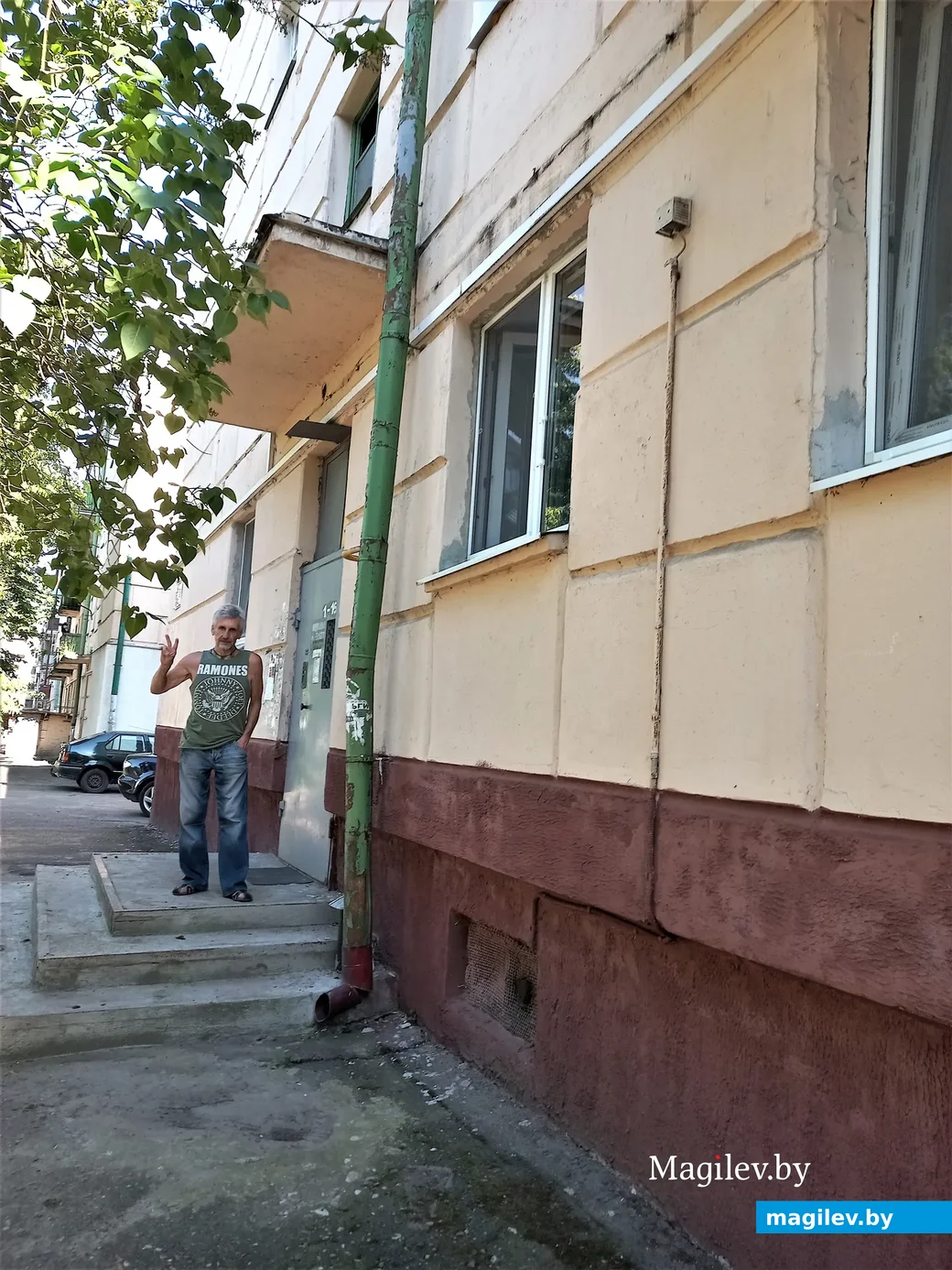 В Бобруйск, домой! (У своего первого подъезда дома 64 по ул. Интернациональной. Бобруйск, 2021