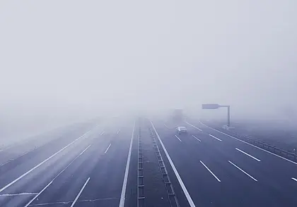 Госавинспекция напомнила о мерах безопасности на дорогах во время тумана