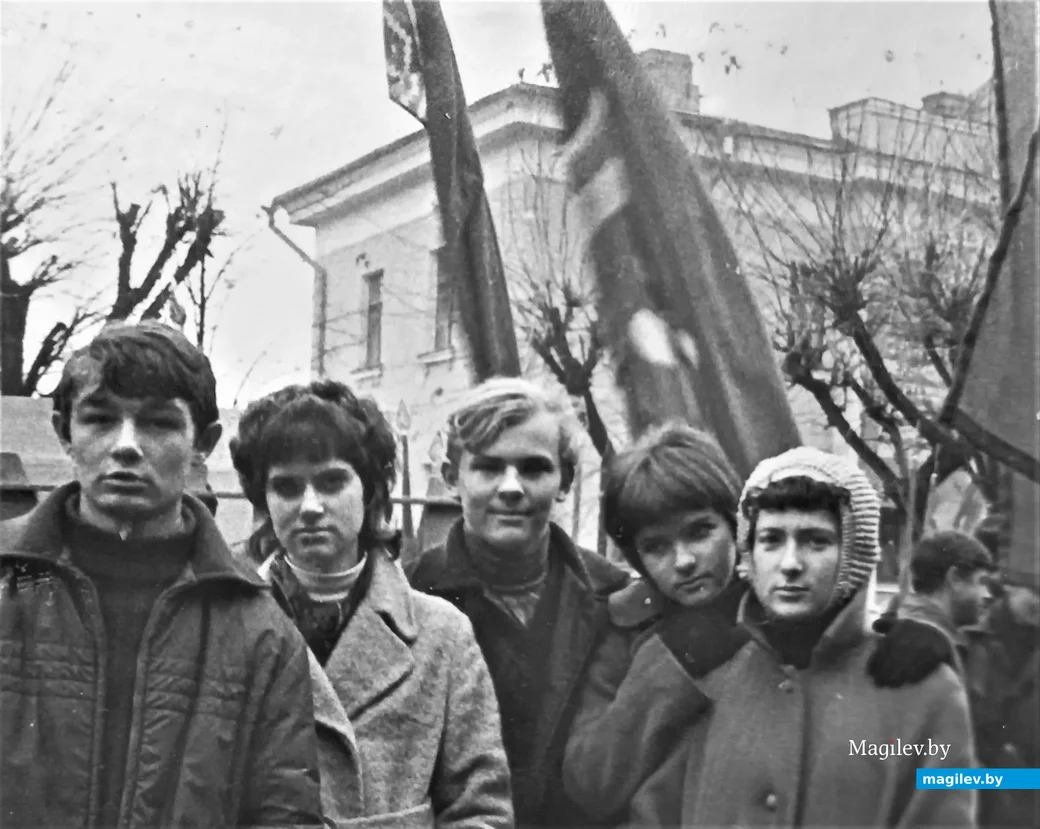 Могилев, на демонстрации учащиеся могилевской сш № 23 , 1971 год.