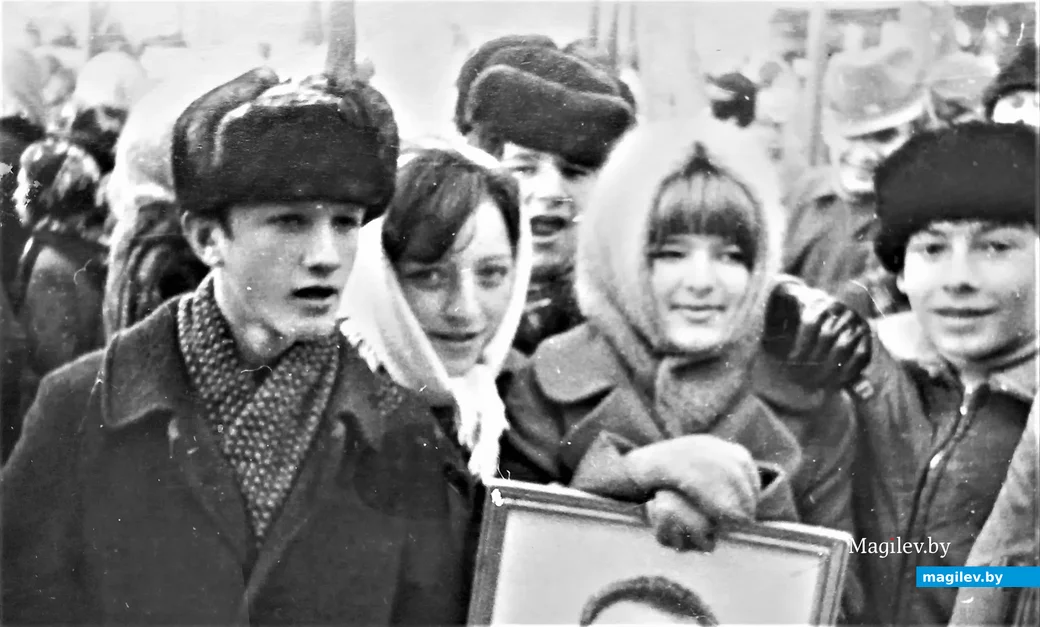 Могилев, СШ №23 на ноябрьской демонстрации, 1969 год.