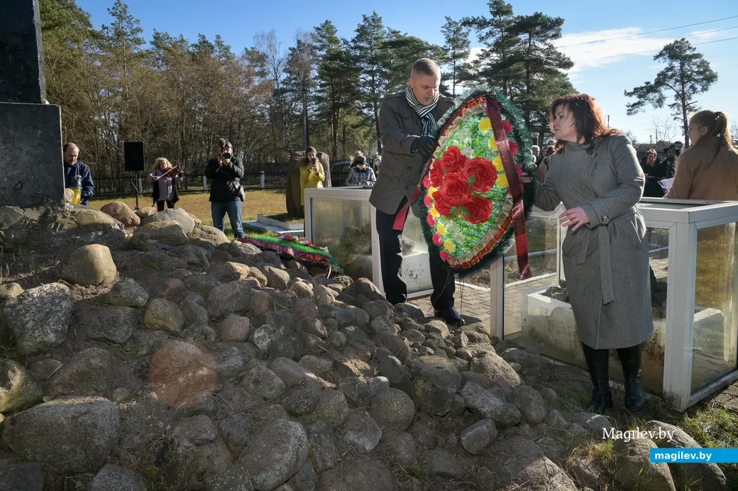 07.11.2021. Бобруйск. Траурные мероприятия на месте расстрела узников Бобруйского гетто в Каменке