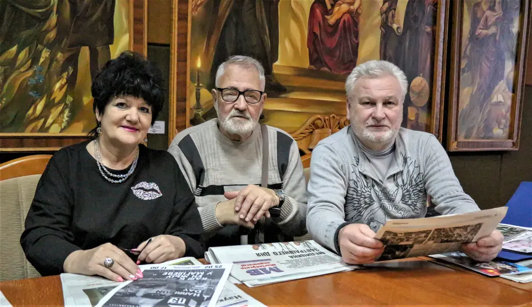 Леонид Фомич Шульц (в центре) с друзьями