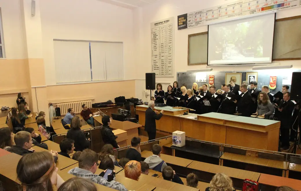 Ретро-встреча в лекционной аудитории №301 второго корпуса БРУ. Выступление хора Могилевской городской капеллы. 2017 г.