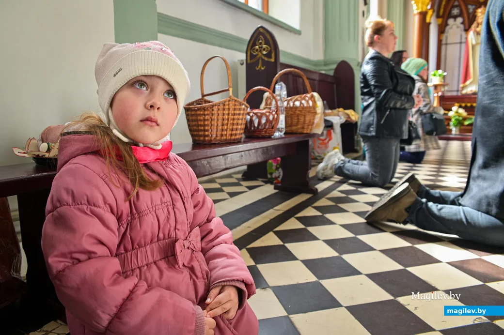 03.04.2021. Бобруйск. Освящение пасхальных яств в Великую субботу в костеле Непорочного Зачатия