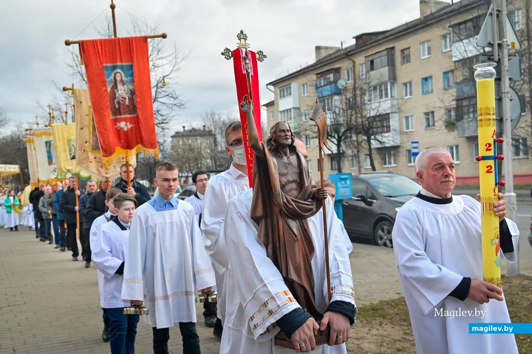 04.04.2021. Бобруйск. Резурекция, торжественный крестный ход на Пасху в костеле Непорочного
