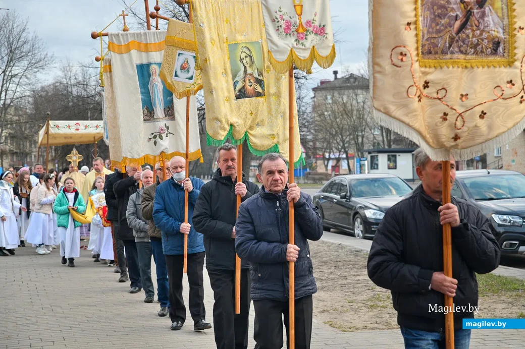 04.04.2021. Бобруйск. Резурекция, торжественный крестный ход на Пасху в костеле Непорочного