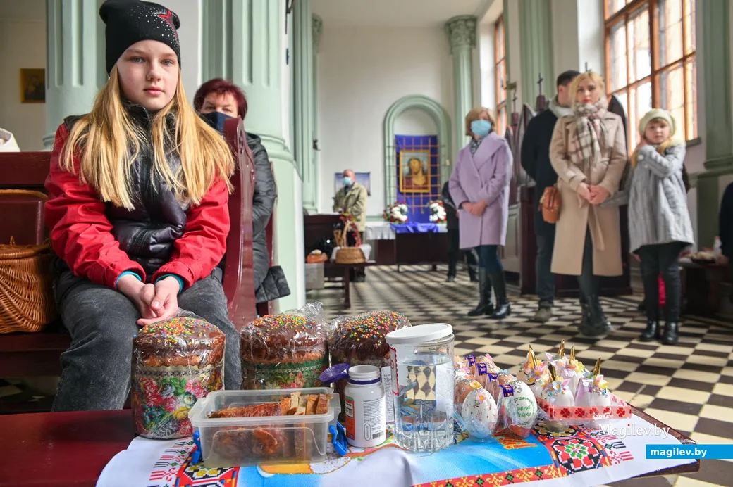 03.04.2021. Бобруйск. Освящение пасхальных яств в Великую субботу в костеле Непорочного Зачатия