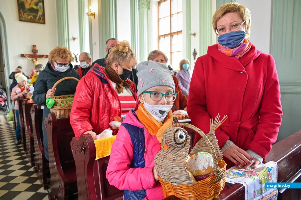 03.04.2021. Бобруйск. Освящение пасхальных яств в Великую субботу в костеле Непорочного Зачатия