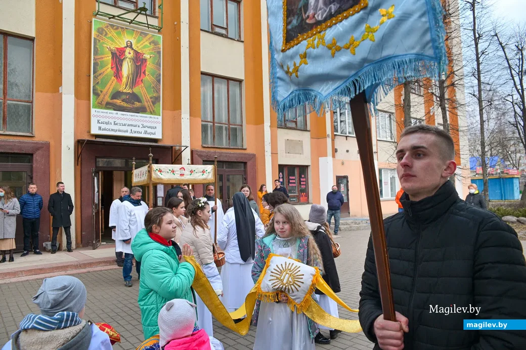04.04.2021. Бобруйск. Резурекция, торжественный крестный ход на Пасху в костеле Непорочного