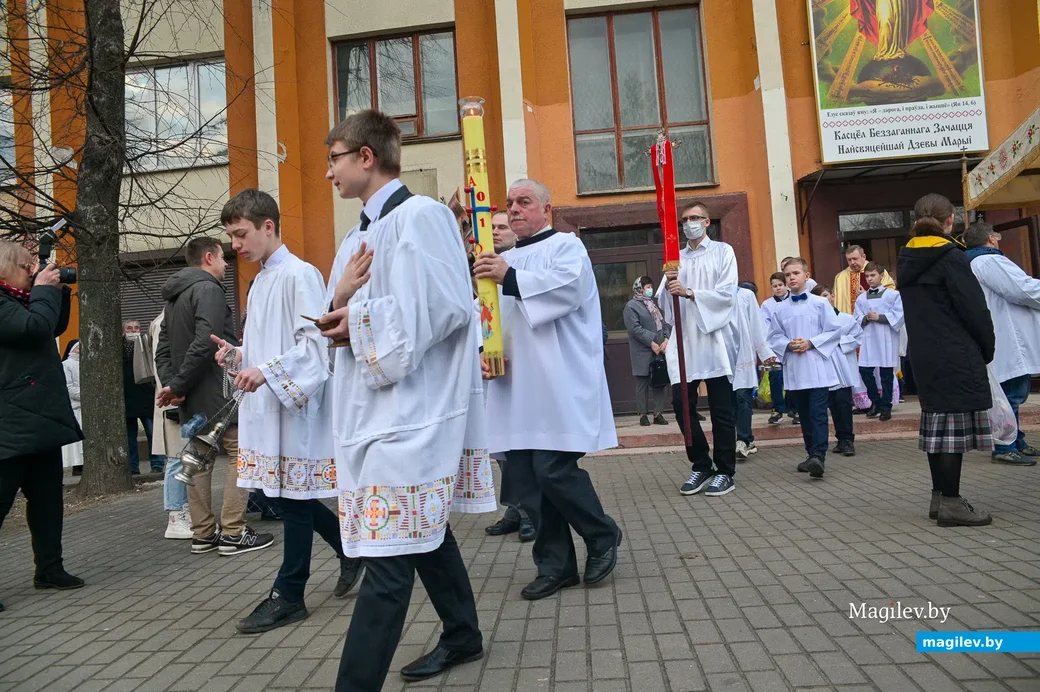 04.04.2021. Бобруйск. Резурекция, торжественный крестный ход на Пасху в костеле Непорочного