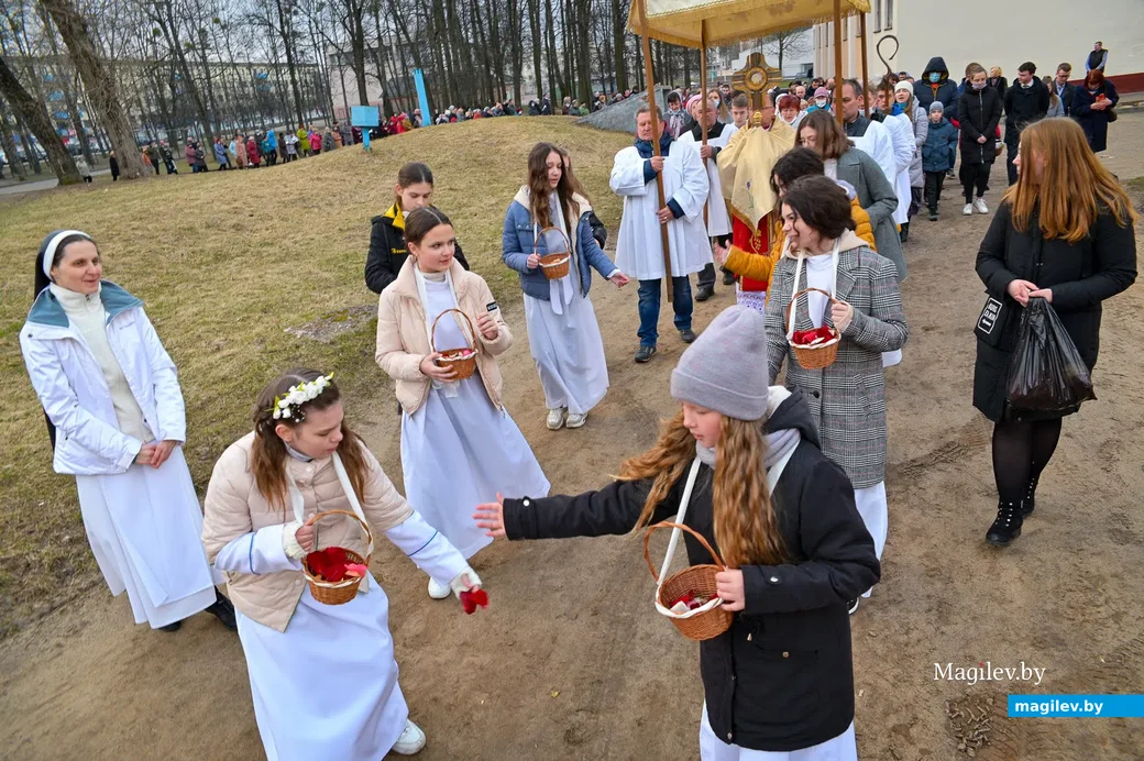 04.04.2021. Бобруйск. Резурекция, торжественный крестный ход на Пасху в костеле Непорочного