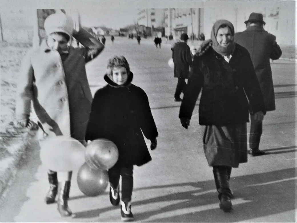 1968 год. С бабашкой Прасковьей. Ул. Интернациональная.