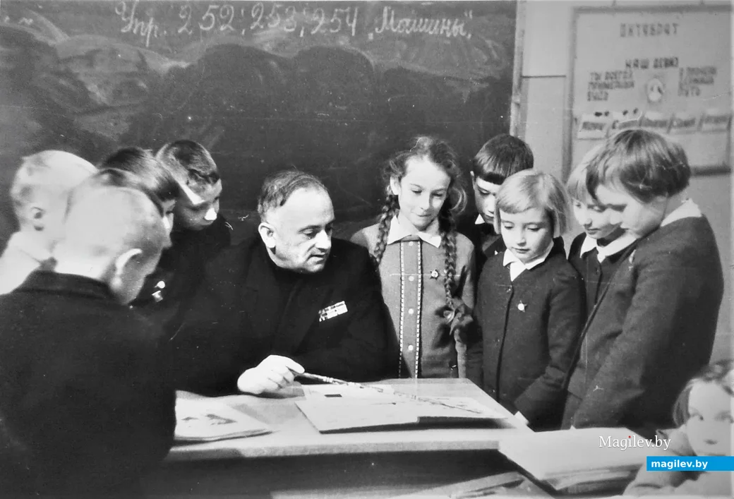 1970 год. Борис Борисович Фельдман и его марочные ученики.
