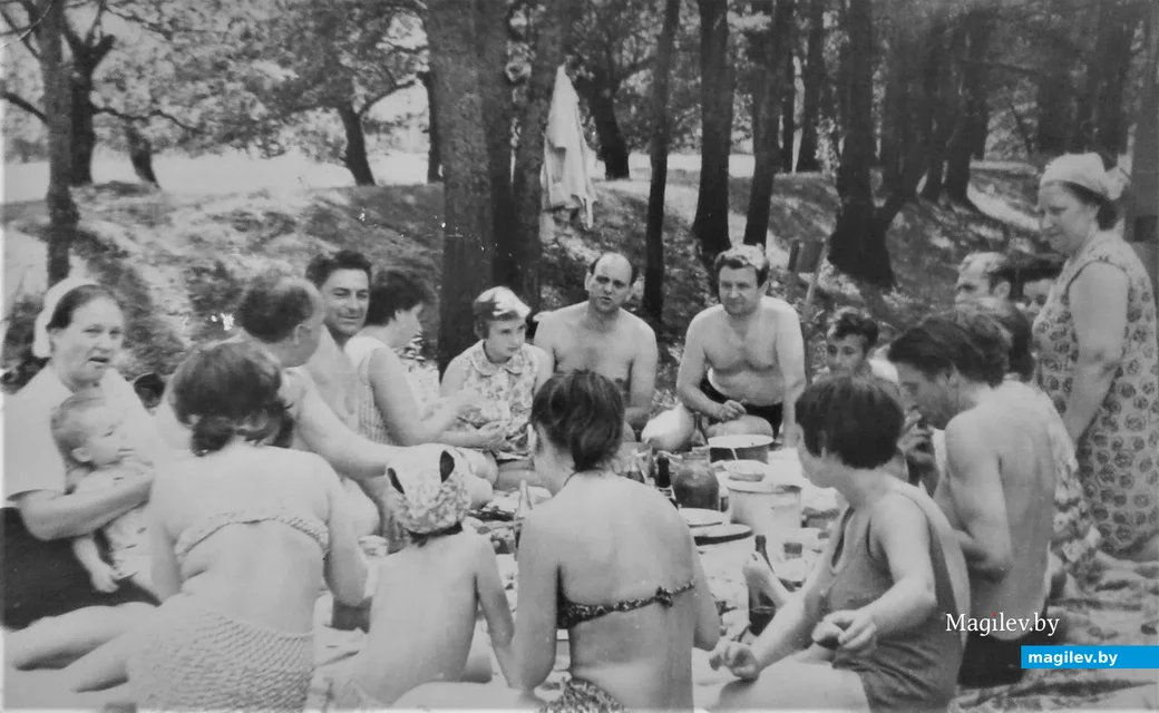 1969 год. Загородный пикник на берегу Березины.