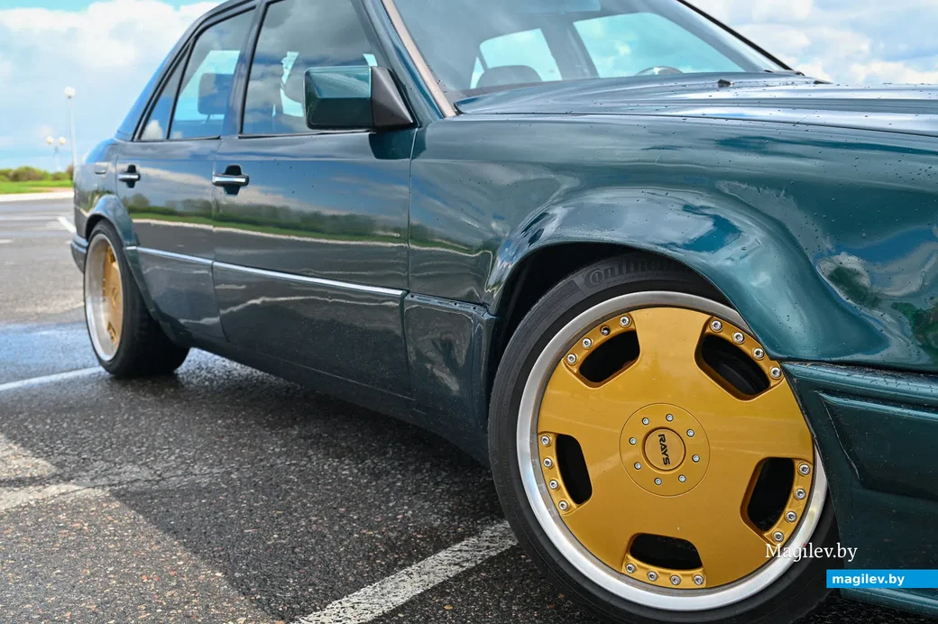 06.05.2021. Бобруйск. Mercedes W-124 с «карамельными» дисками.