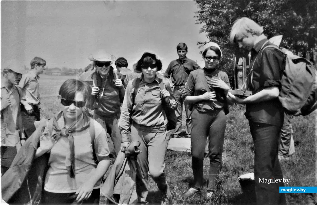 Май, 1971г. Наш 9 «А» бобруйской СШ 19 в походе.