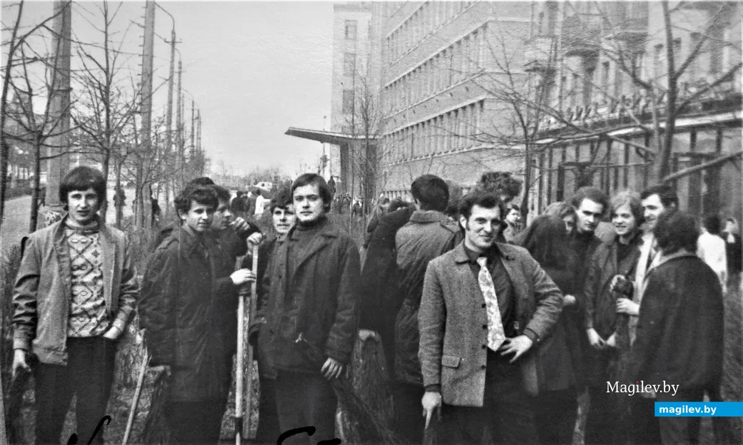 Группа ПТ-722 на субботнике. 1973 год.