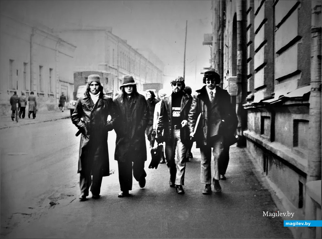 Могилев, начало 1970-х. Кружкин, Валик Сектант, Образцов, Филипп, под мышкой у которого диск