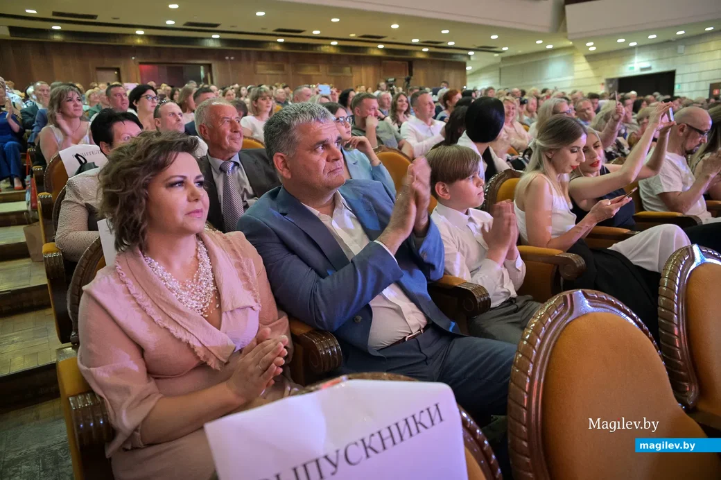 10.06.2021. Бобруйск. Вручение аттестатов зрелости выпускникам гимназии №2