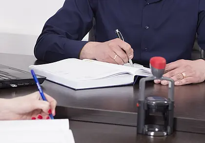 «Сын прописан в квартире. А коммунальные услуги родственники платят...» Вопрос нотариусу