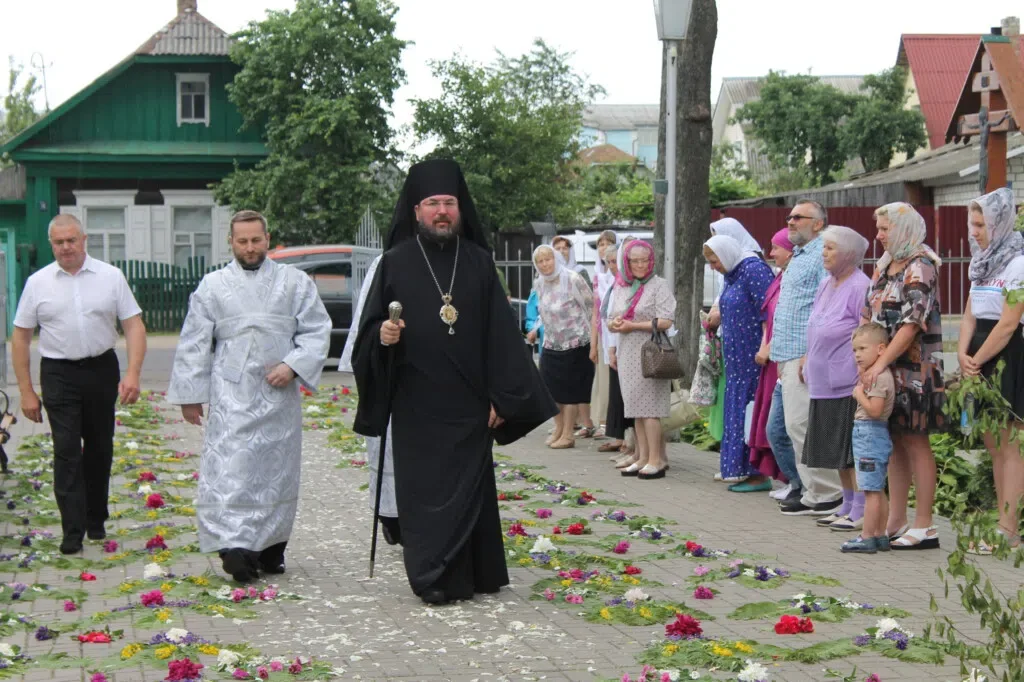 21.06.2021, Бобруйск. Празднование 120-летия храма Святого Духа. На праздничную службу прибыл