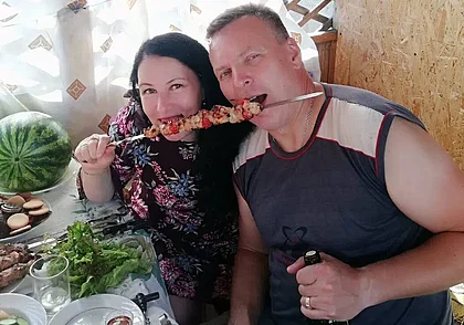 «Шашлычное настроение»: маринуем в минералке и жарим на углях из сосновых шишек