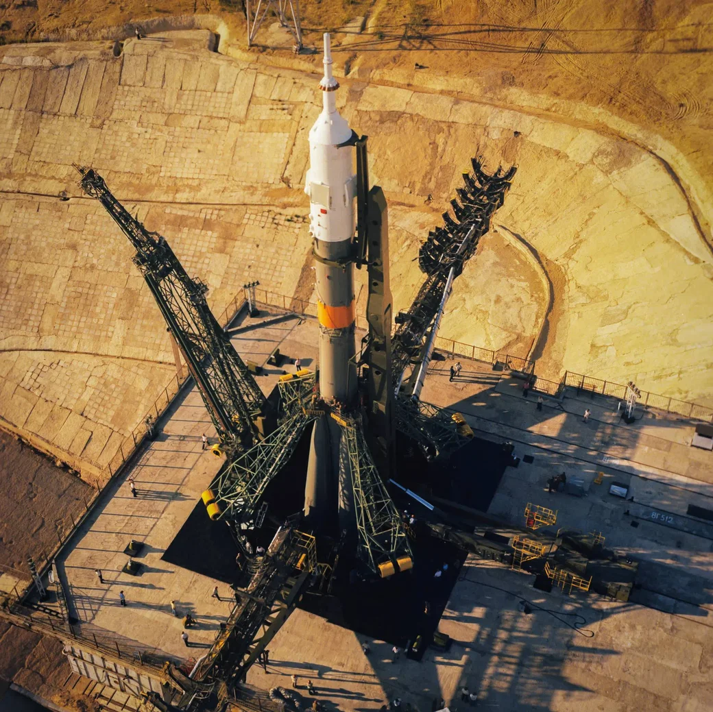 Ракета-носитель с космическим кораблем «Союз-11» на стартовой площадке космодрома Байконур,