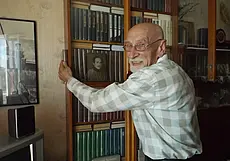 «Мама видела, как ее отец вышел из ворот тюрьмы, а когда подбежала, он был уже мертв». Семейный альбом поэта Эдуарда Медведского