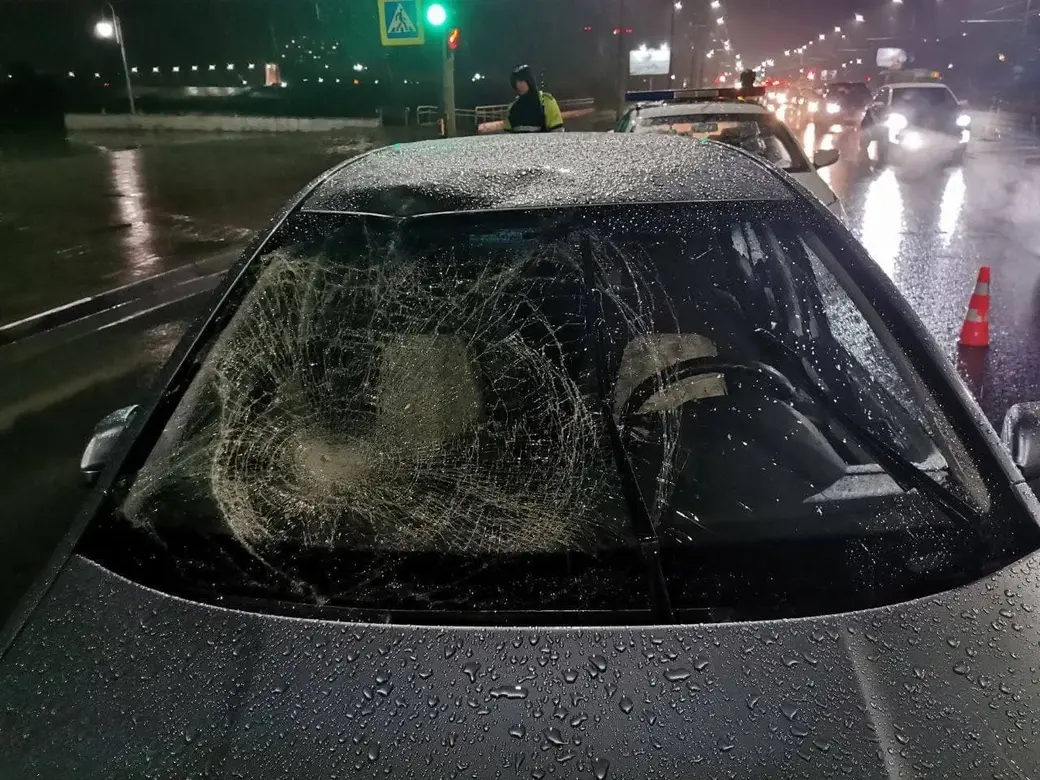 ДТП 28 ноября 21г. на проспекте Пушкинском в Могилеве. Skoda сбила двух пешеходов на переходе. Фото: УВД Могилевского облисполкома