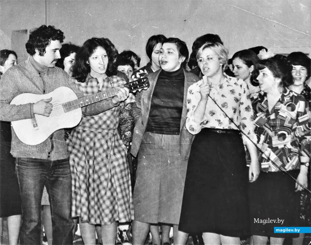 Филипп легко находил общий язык с представительницами прекрасного пола. Могилевский педагогический институт, начало 1980-х годов