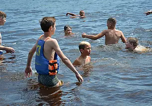 Взрослым не пить, смотреть за детьми, а спасать правильно