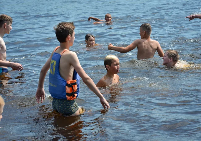 Взрослым не пить, смотреть за детьми, а спасать правильно