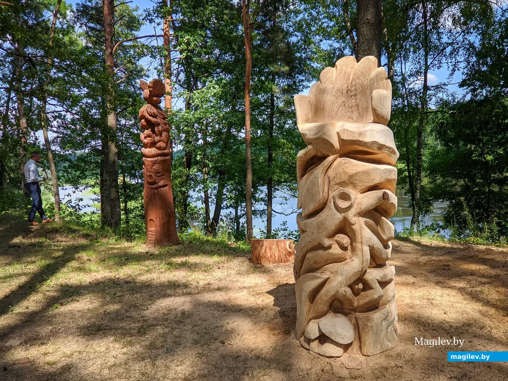 09.07.2021. Бобруйск. Конкурс-пленэр мастеров резьбы по дереву «Перевоплощение дерева». Виктор