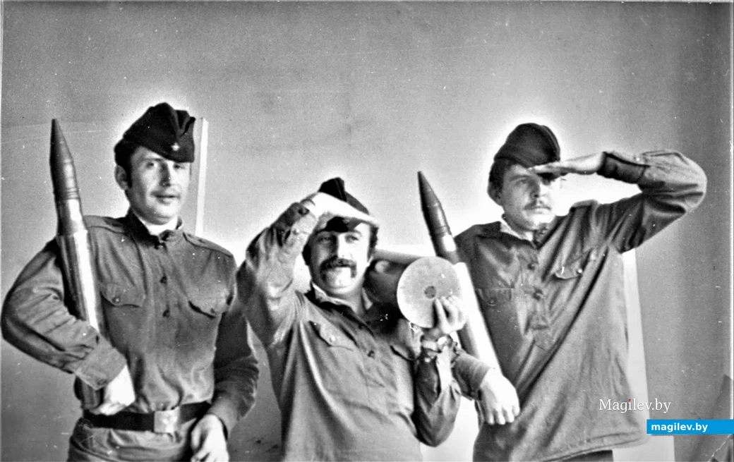 Три богатыря (посередине мой бобруйский товарищ Дода (фамилию не помню).