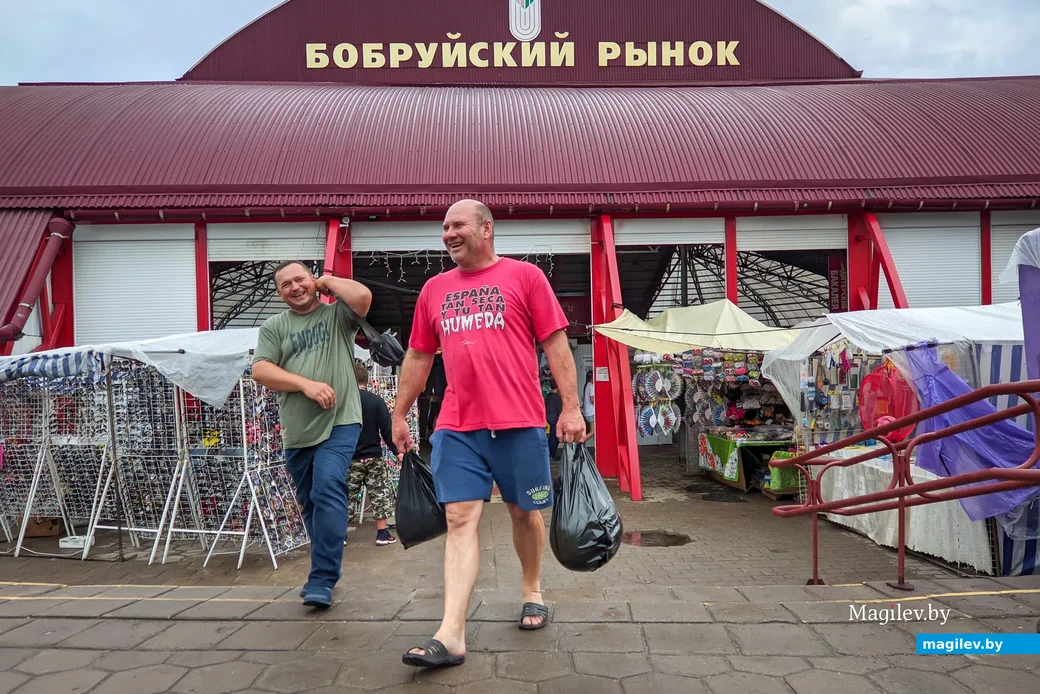 02.07.2021. Бобруйск. Бобруйский рынок. Торговля