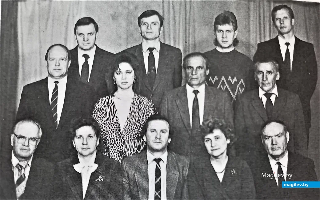 Кафедра сопромата ММИ в конце 70-х. Крайний справа в среднем ряду -- В.Гросс.