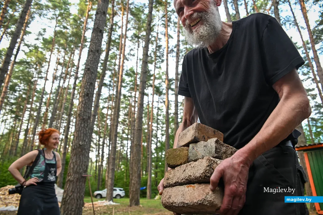31.07.2021. Бобруйск. Обжиг «Огненной скульптуры» на XVII Международном пленэре по керамике