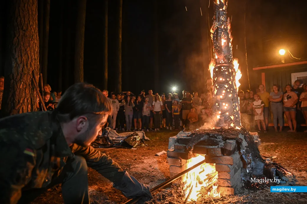 31.07.2021. Бобруйск. Обжиг «Огненной скульптуры» на XVII Международном пленэре по керамике