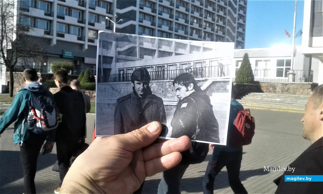 Проспект Мира 1975 -- 2019. Евгений и Виктор Морозевич после занятий в вузе.
