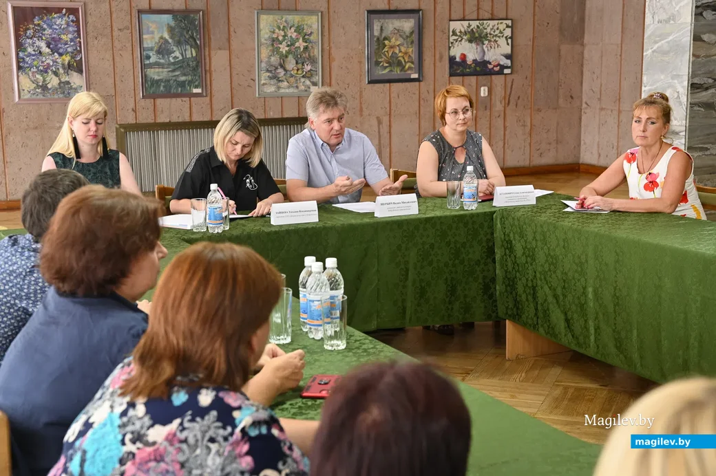 05.08.2021. Бобруйск. Встреча ремесленников с начальником отдела культуры Вадимом Щербичем