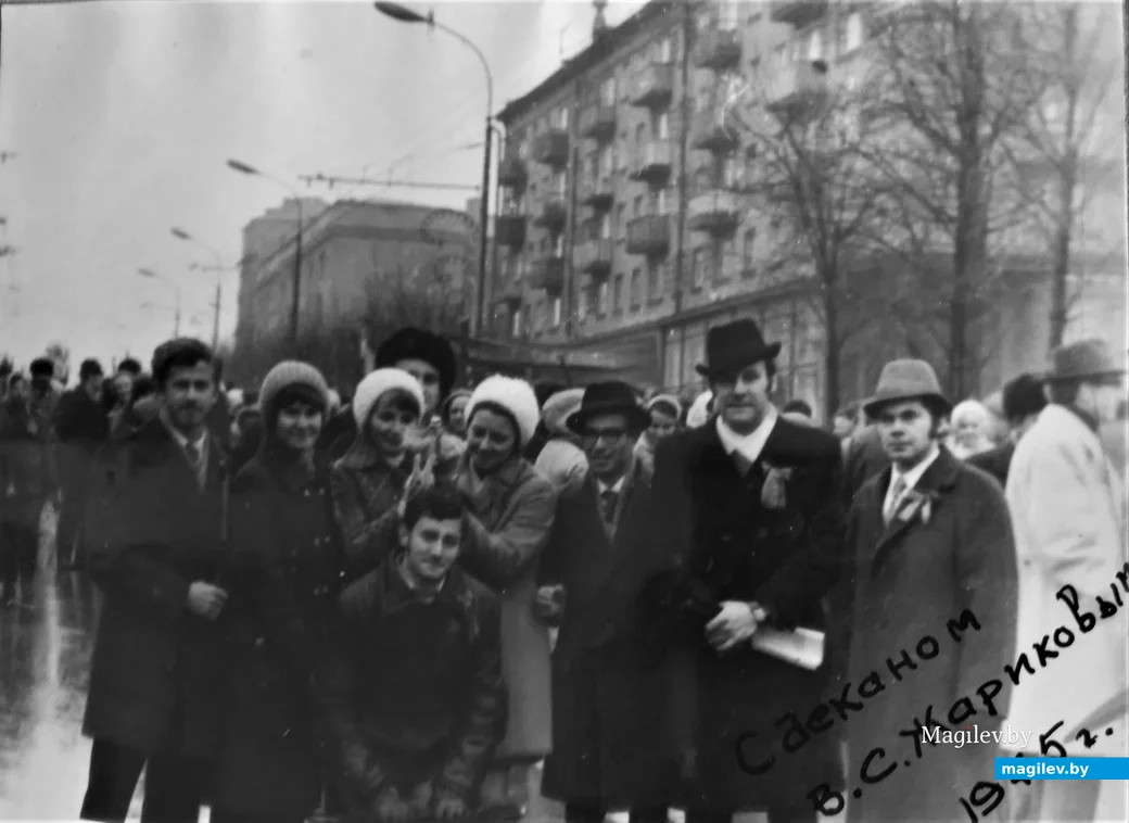 Преподаватели Михаил Плакс, Виктор Жариков и Владимир Божик на демонстрации со