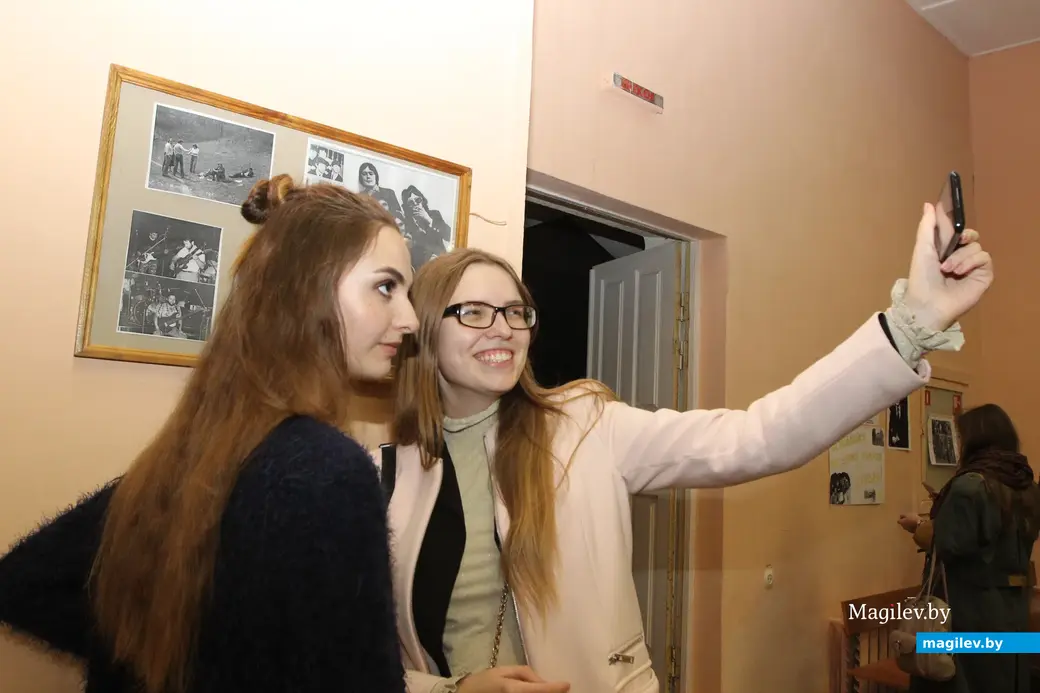 Фотка на фоне «стариков». БРУ, 2017 год.