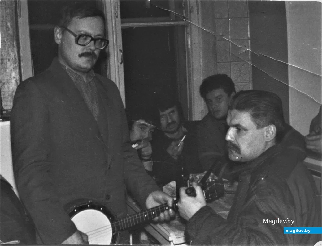 Опять двойка. Вася Мак инструмент не освоил.