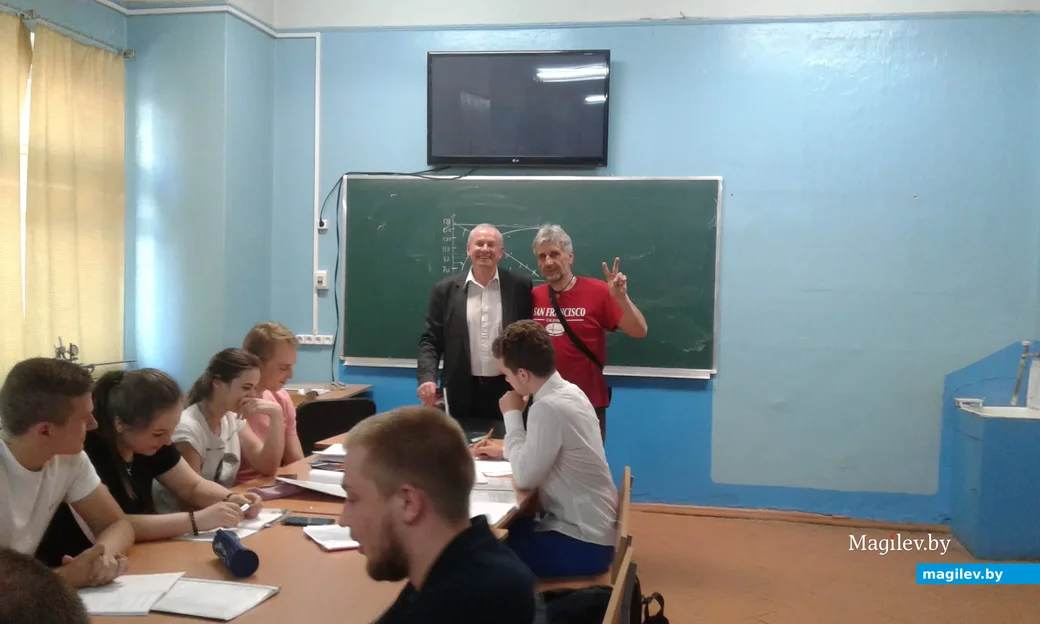 Доцент БРУ Игорь Кузьменко на кафедре сопротивления материалов (спустя сорок лет) принял