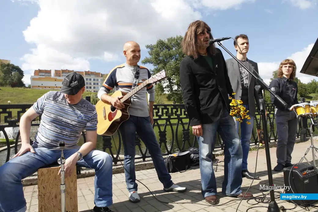 Джон Леннон и группа Сергея Коноплева на Дубровенке. Могилев, 2014 год.